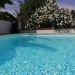 La Du Moulin Bed and breakfast