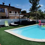La Du Moulin Bed and breakfast